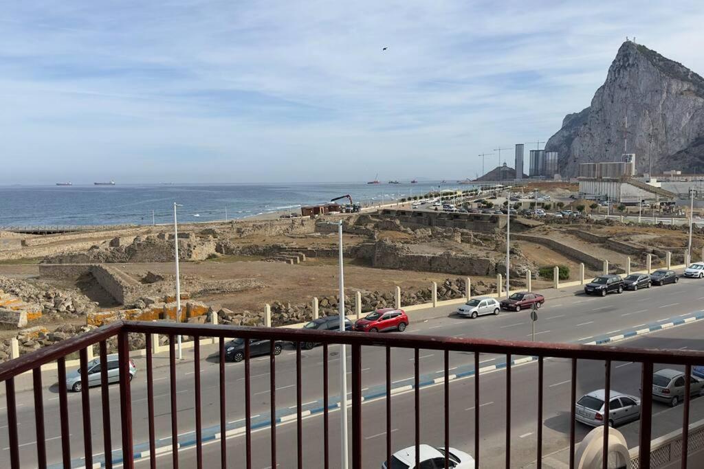 Primera Linea De Playa Y Gibraltar A 5 Minutos La Línea de la Concepción Esterno foto